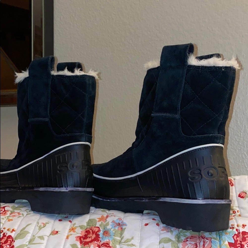 Sorel boots size 8 suede ankle waterproof
